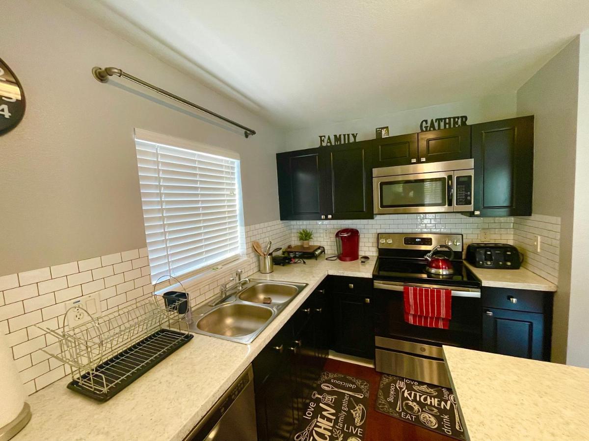 Cozy Oasis Near Disney! 4 Bedroom 3 Bath Townhouse! Kissimmee Exterior foto